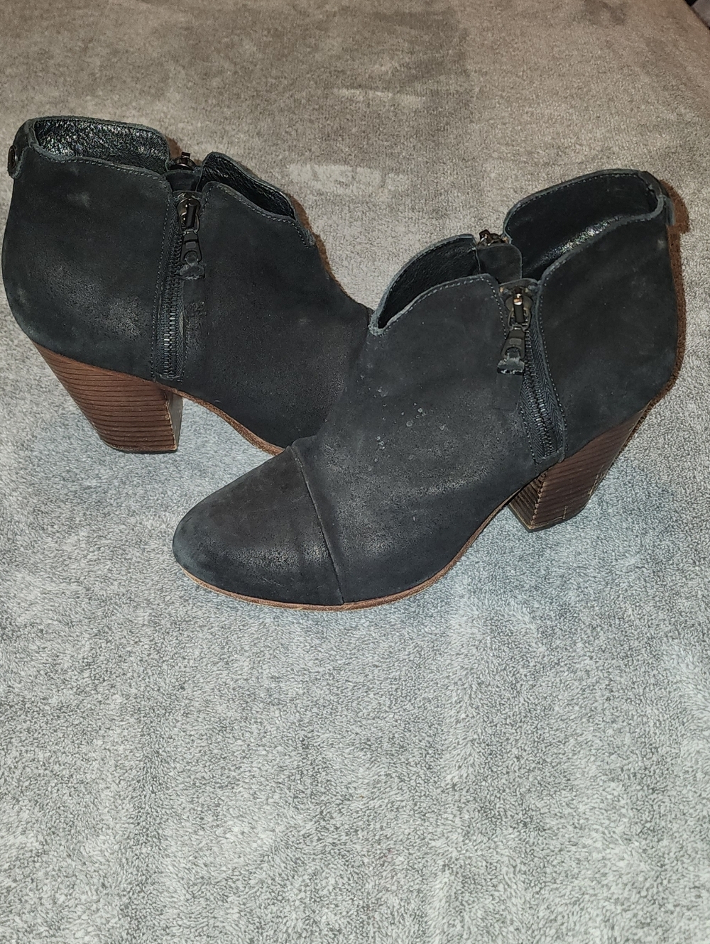 rag & bone Leather Ankle Booties | Made in Italy | Size 39.5 | Classic Black
